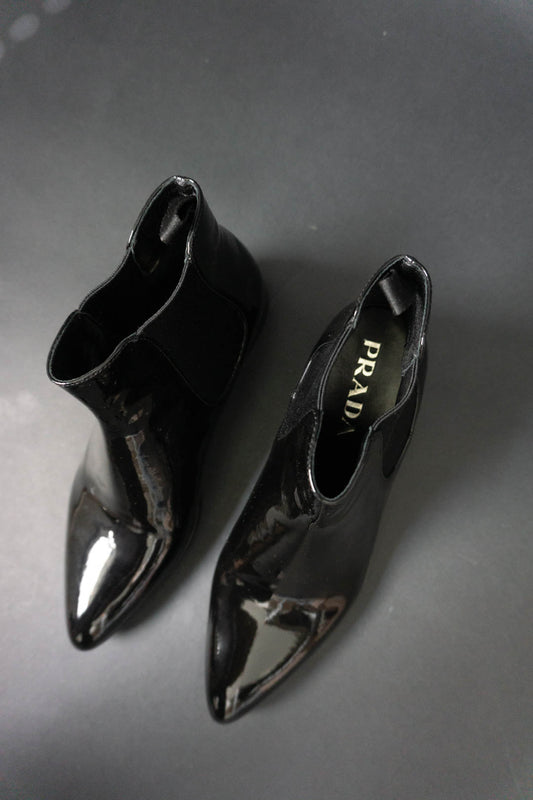 PRADA Chelsea Boots, Lack, 38 theplaincircle vintage