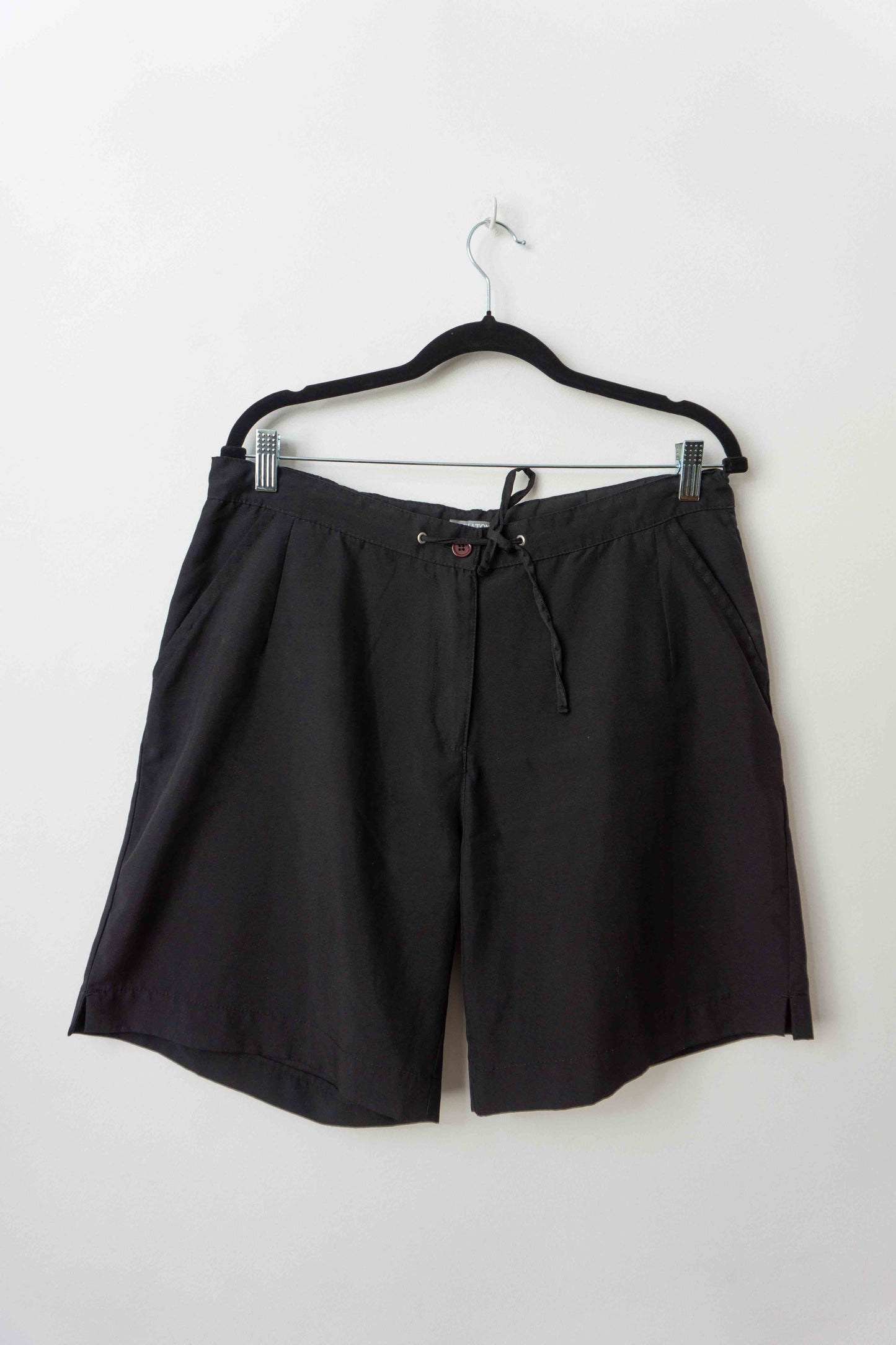 Schwarze Vintage Shorts mit Kordelbund – leichte Sommer Shorts, L theplaincircle vintage