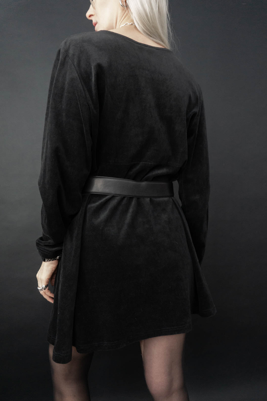 80s Samtkleid Schwarz M–L theplaincircle vintage