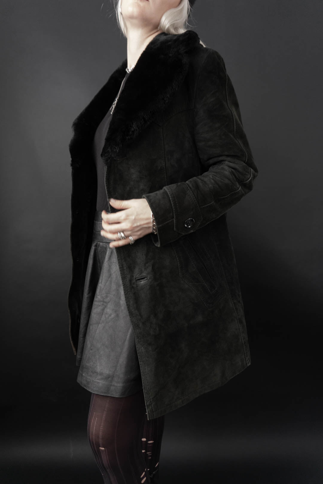 70s Lammfell Mantel Schwarz – Vintage Ledermantel mit Fake Fur