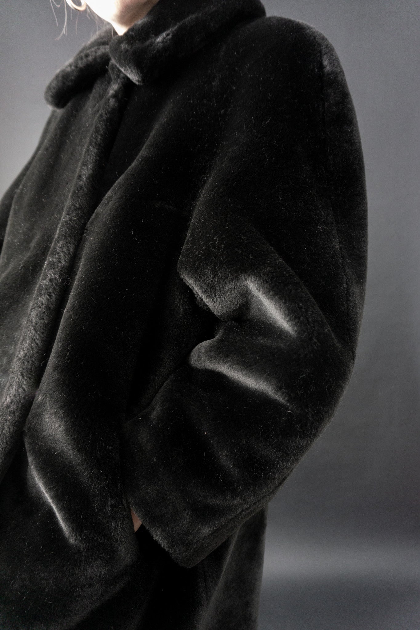 Mantel, Fake Fur, Schwarz, S–M theplaincircle vintage