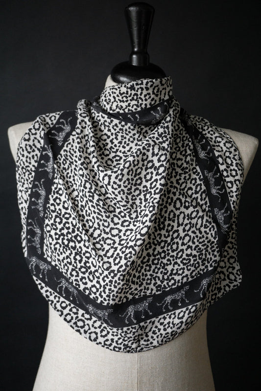 Tuch Seide Leo theplaincircle vintage