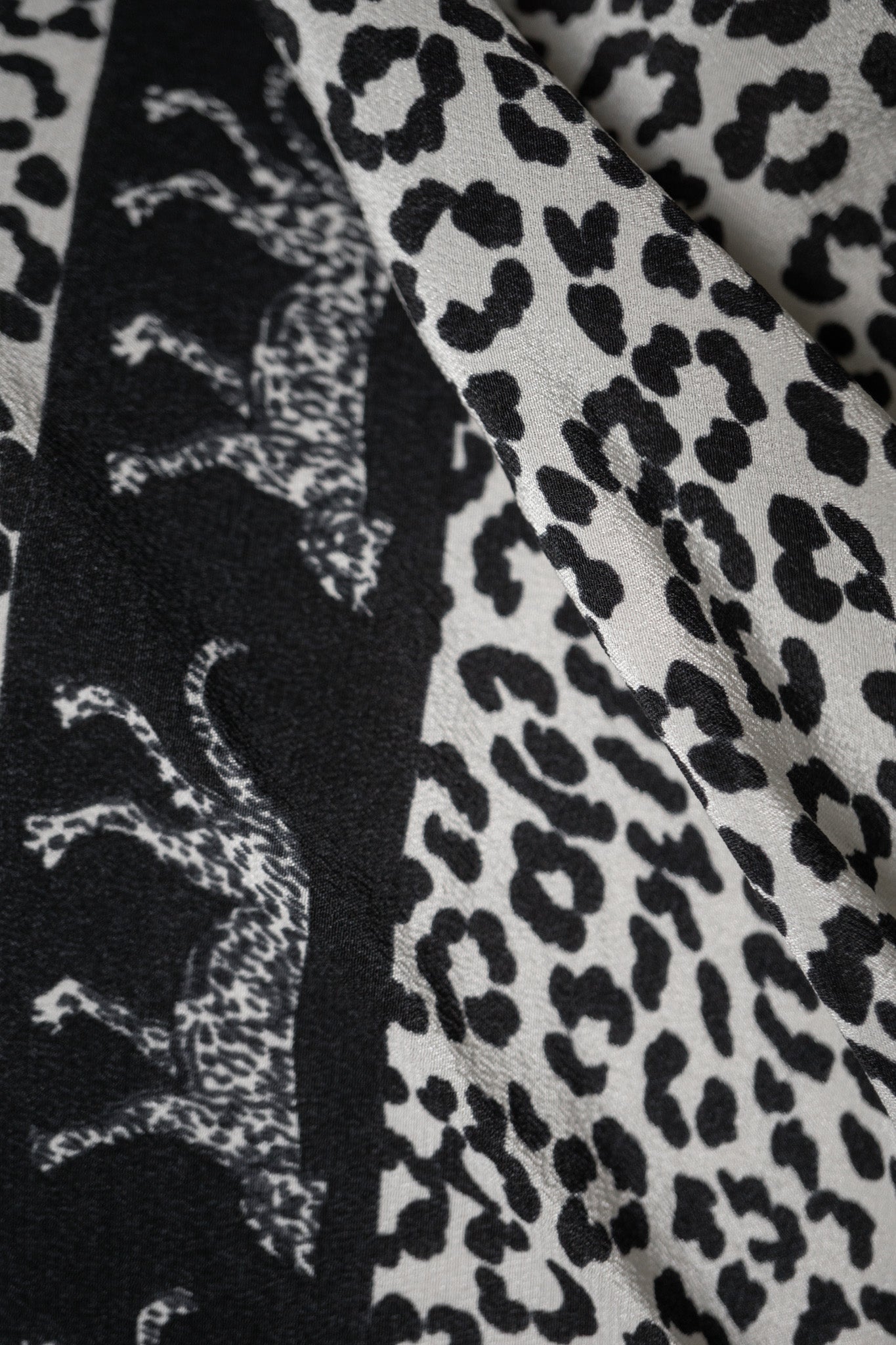 Tuch Seide Leo theplaincircle vintage