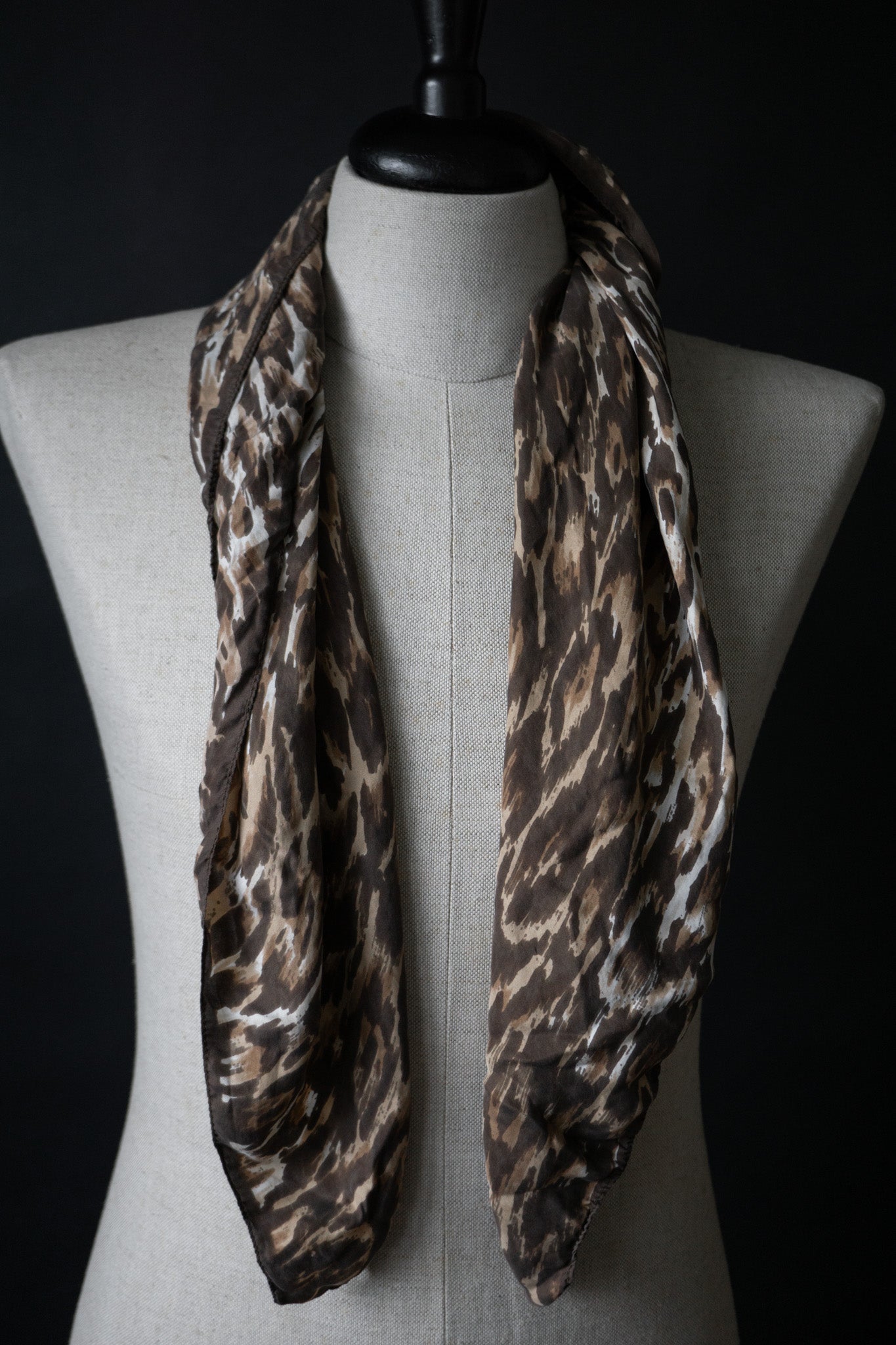 Tuch Seide Leo theplaincircle vintage