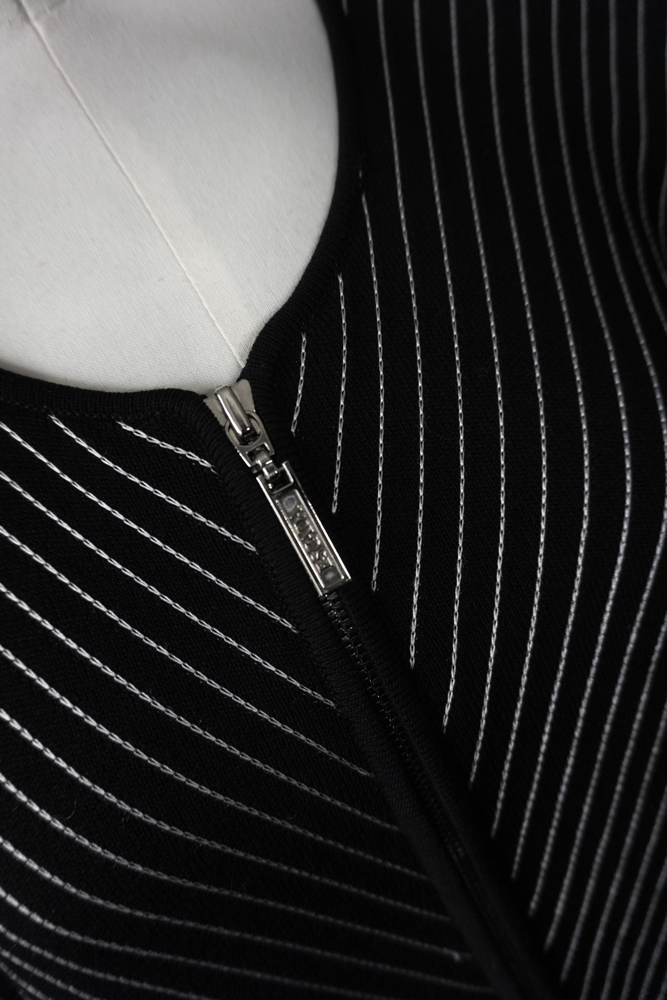 ESCADA Strickjacke, Geometrisch, M–L theplaincircle vintage