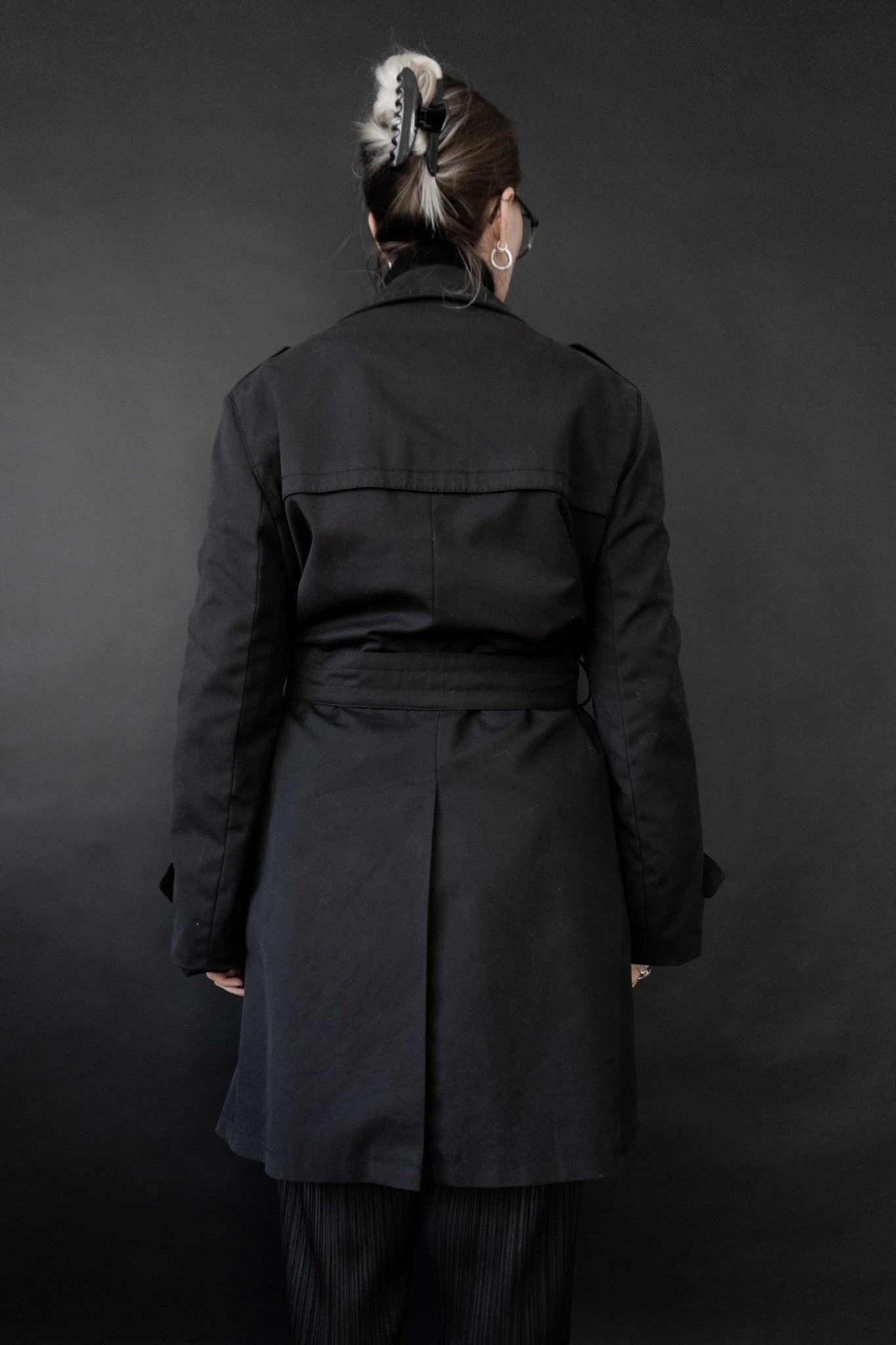 Trenchcoat, Schwarz, M–L theplaincircle vintage