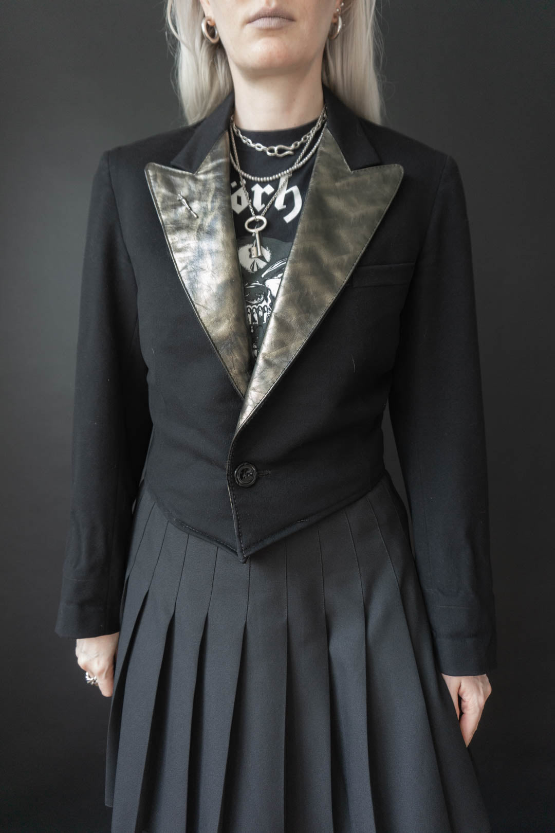 Smokingblazer cropped S–M theplaincircle vintage