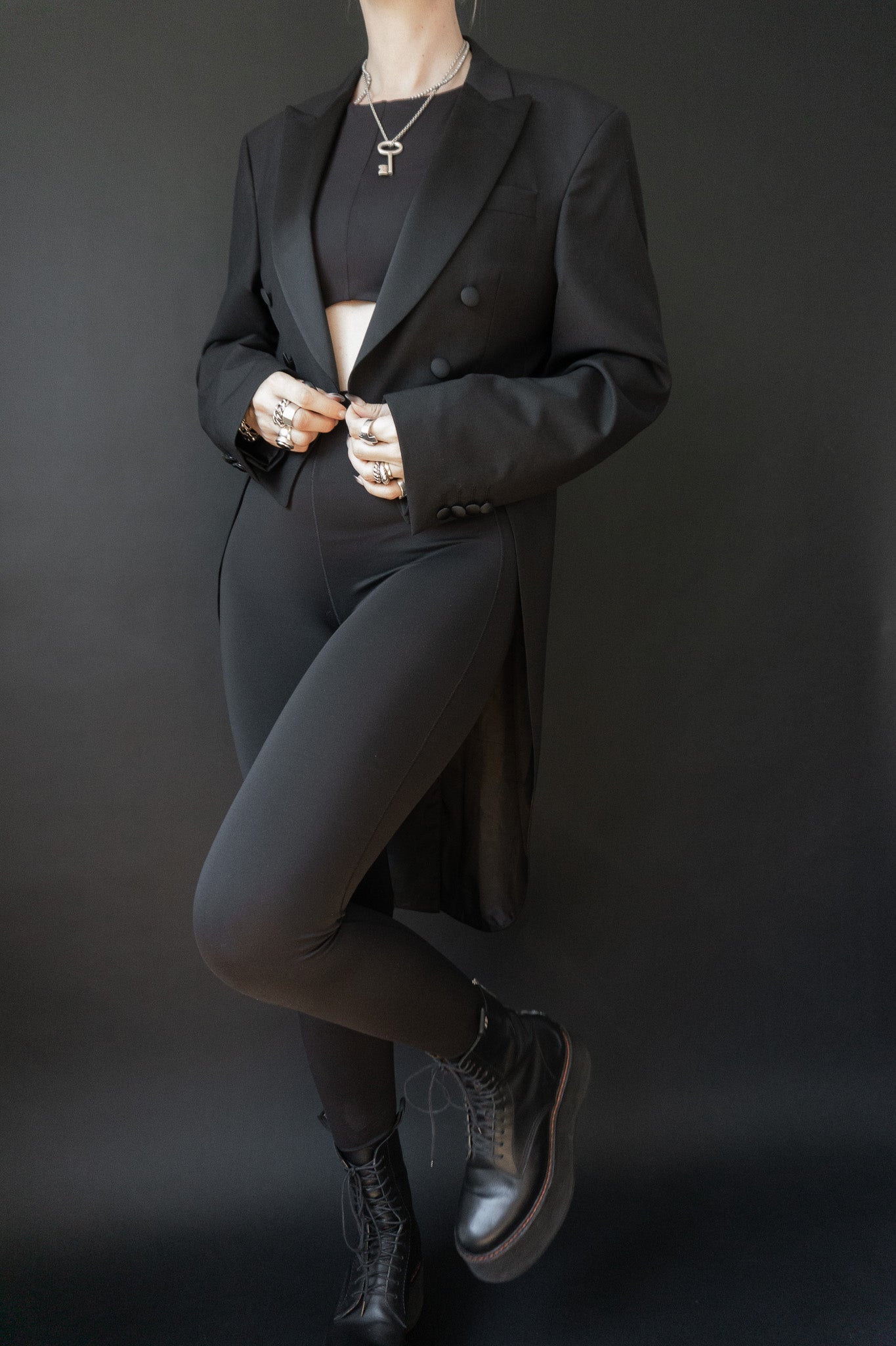 Frack Schwarz M–L theplaincircle vintage