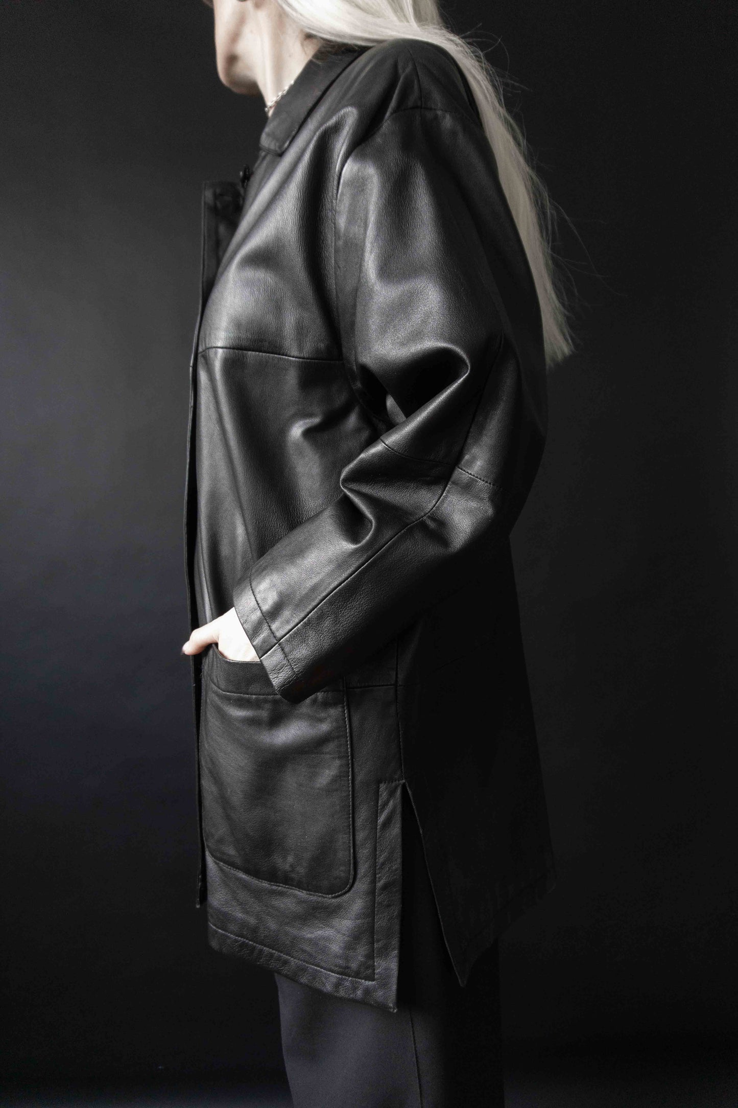 Vintage Ledermantel Schwarz Oversized Minimalistisch