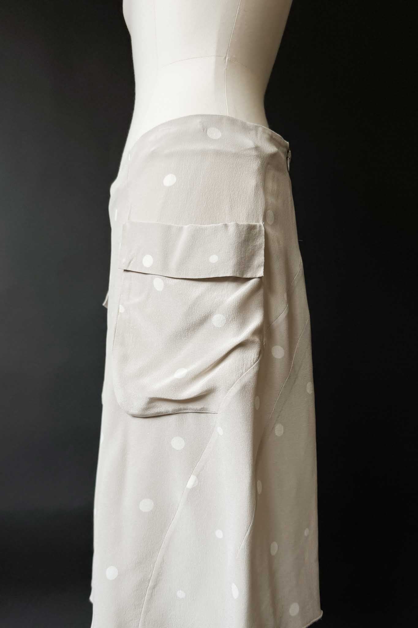 Beiger Seidenrock mit weißen Punkten von Mani – Vintage