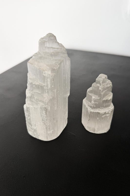 Selenit Kristalle – Zweierset skulpturale Natursteine theplaincircle vintage