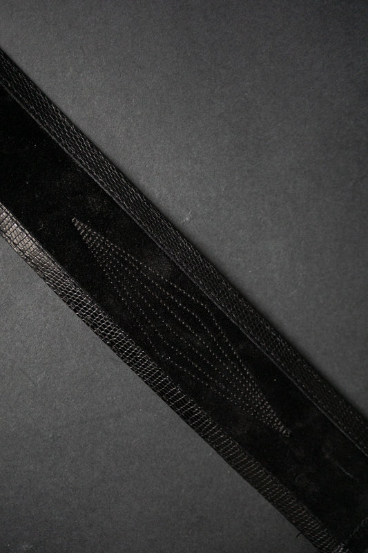 Vintage Wildledergürtel 70s – Schwarzes Wildleder mit Goldener Hardware