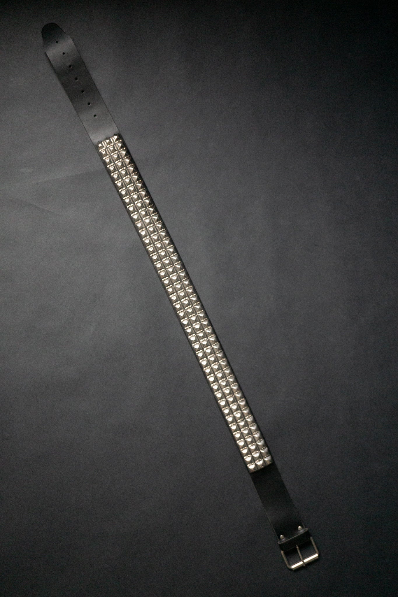 Vintage Ledergürtel Schwarz – Pyramidennieten 3 Reihen