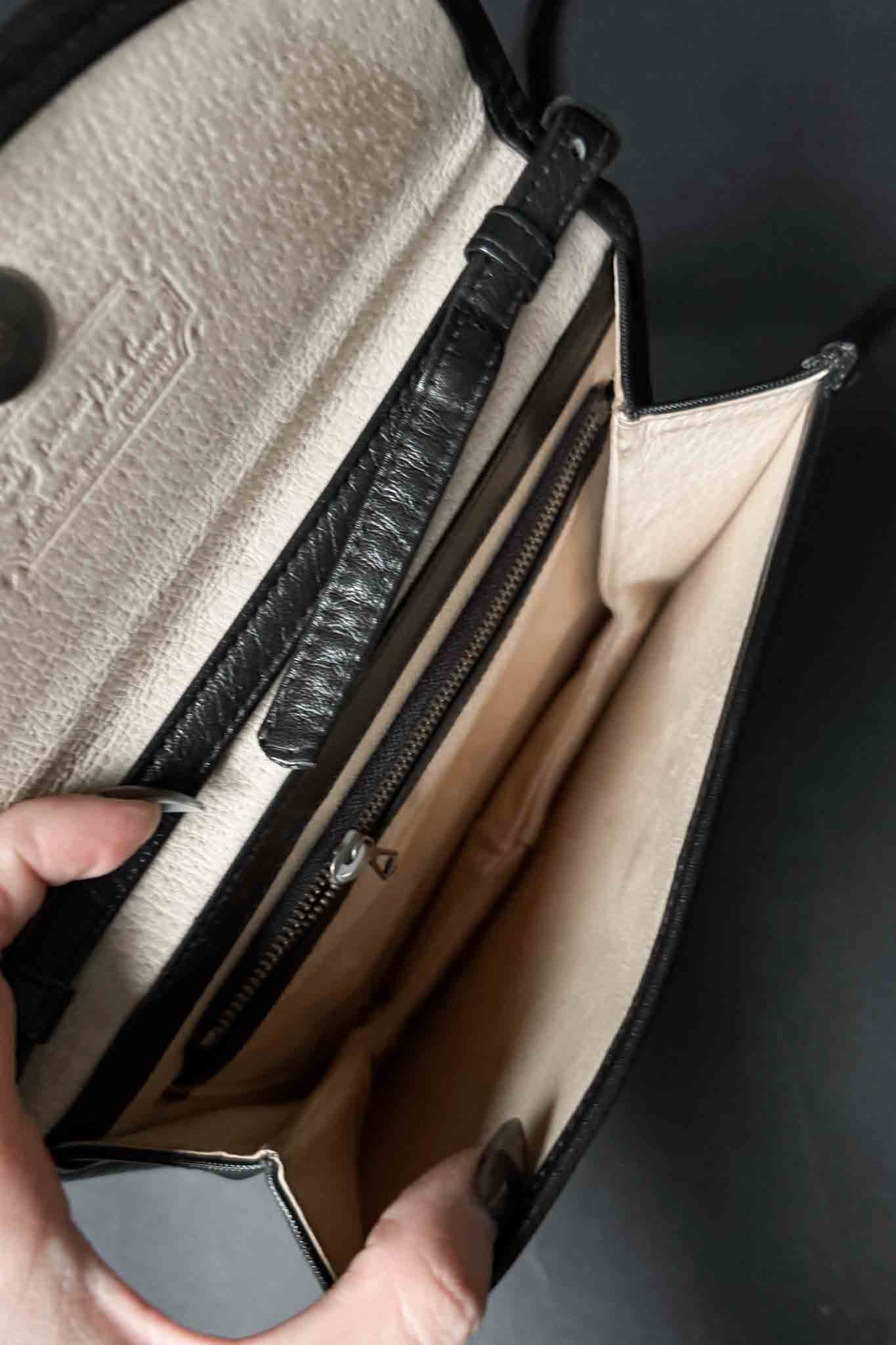 Vintage MCM schwarze Nylon Umhängetasche mit Monogramm & Echtlederbesatz (80s)