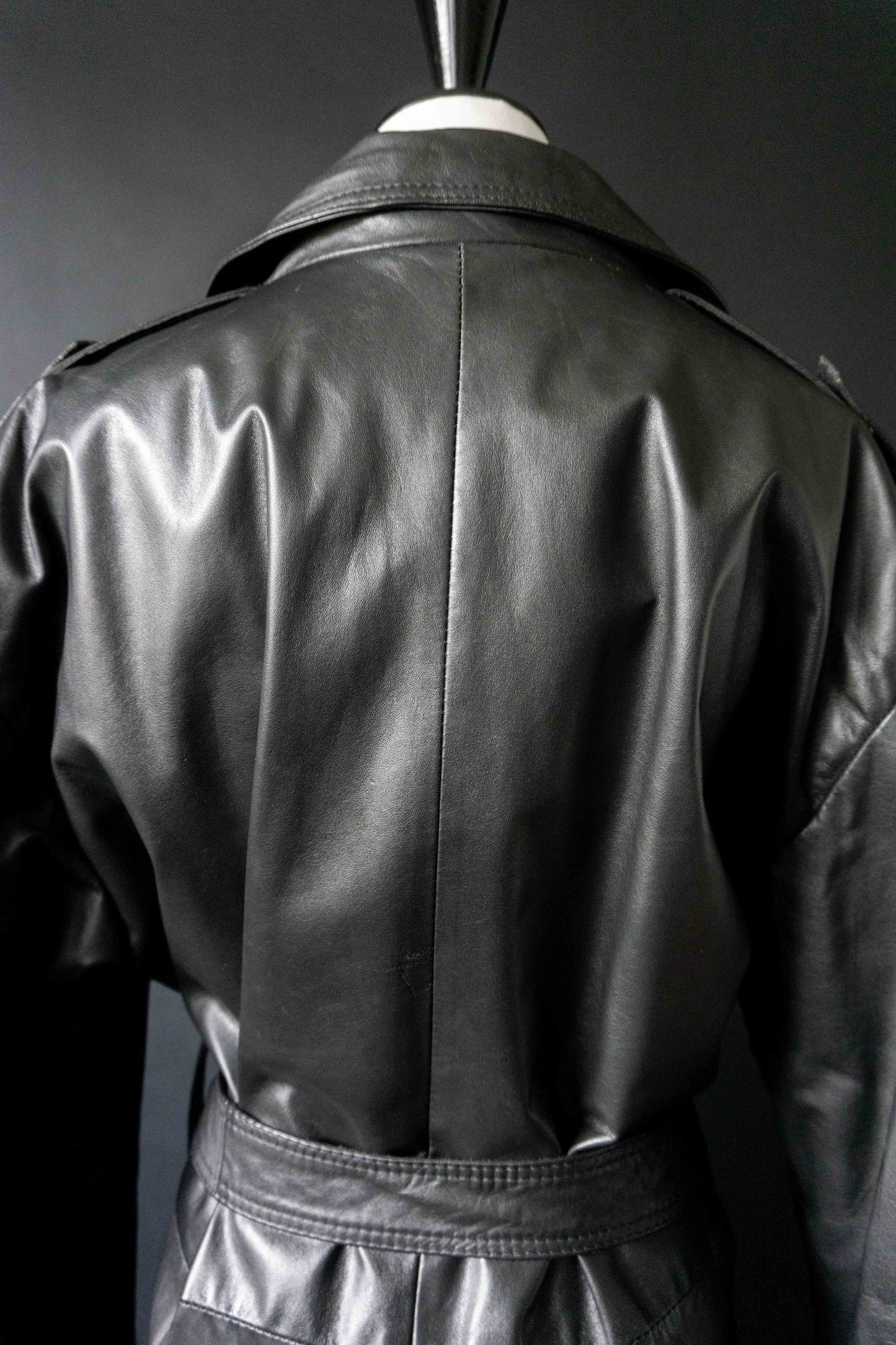JOOP! Ledermantel Vintage 90er – Schwarzer Leder Trenchcoat mit Gürtel, M–L theplaincircle vintage