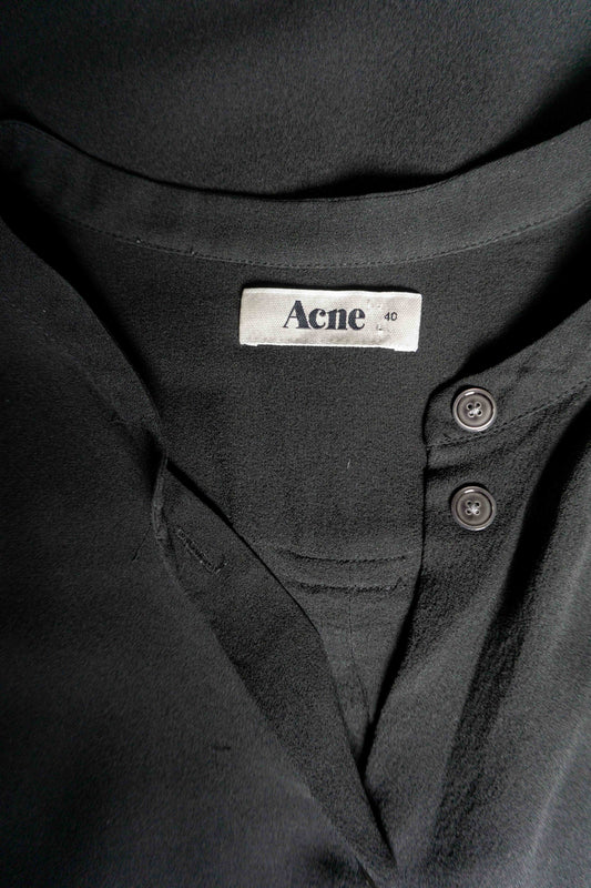 ACNE Vintage Seidenbluse – lange schwarze Designer Bluse mit Rückenring, S–M theplaincircle vintage