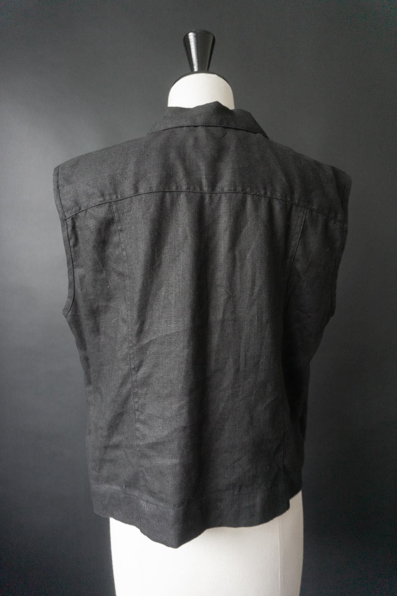 Oversize schwarze Leinenbluse mit kleinem Kragen und Brusttaschen von theplaincircle vintage