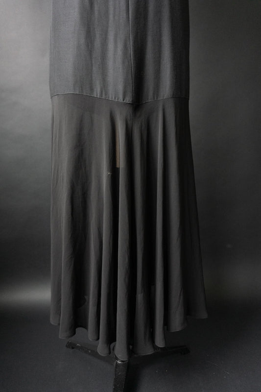 Schwarzer Maxirock mit blickdichtem Oberteil und transparentem Mesh-/Seideneinsatz