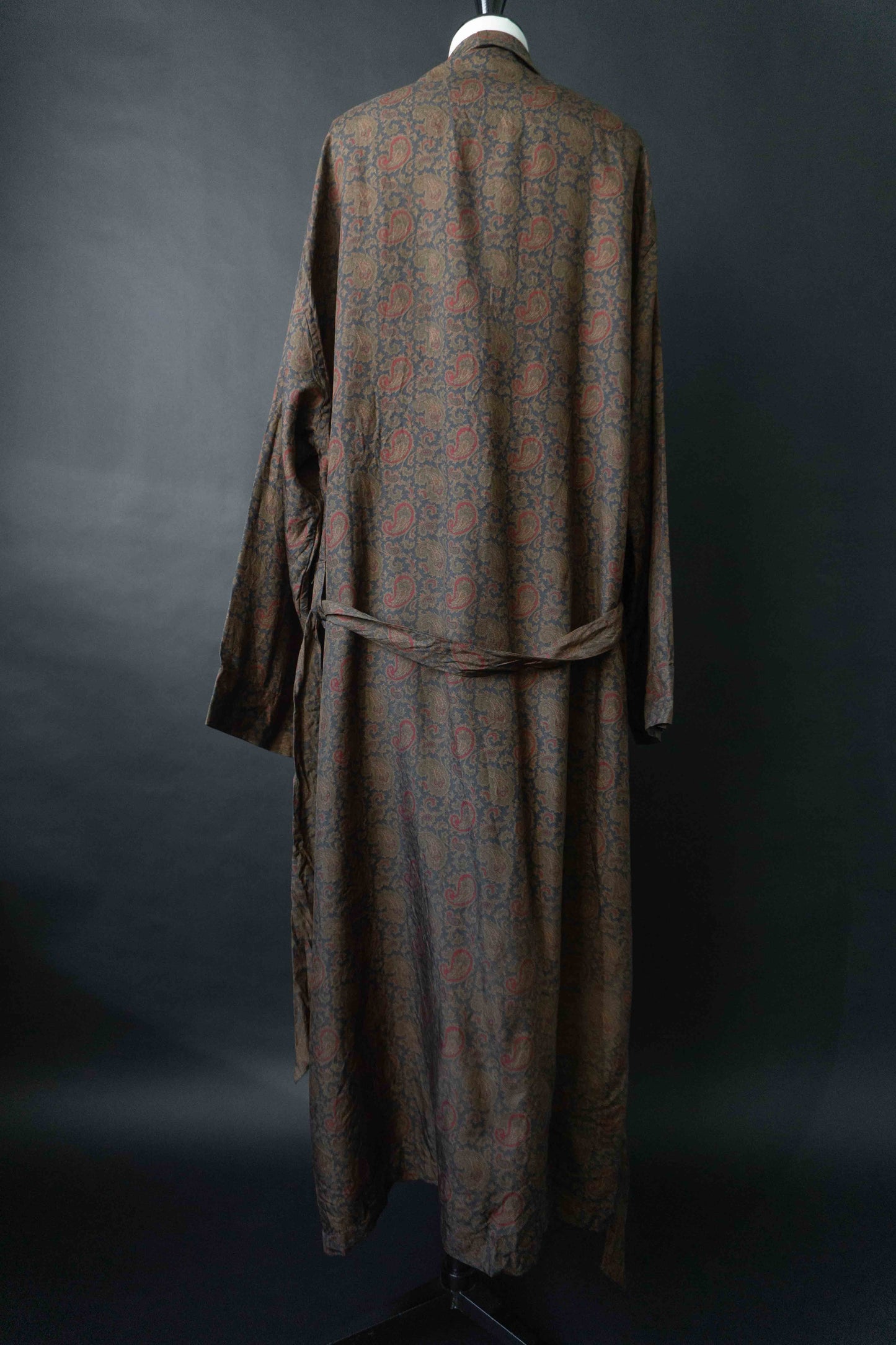 Vintage Harrods Seiden-Kimono mit Dark Paisley Muster – Made in England, M–XL theplaincircle vintage
