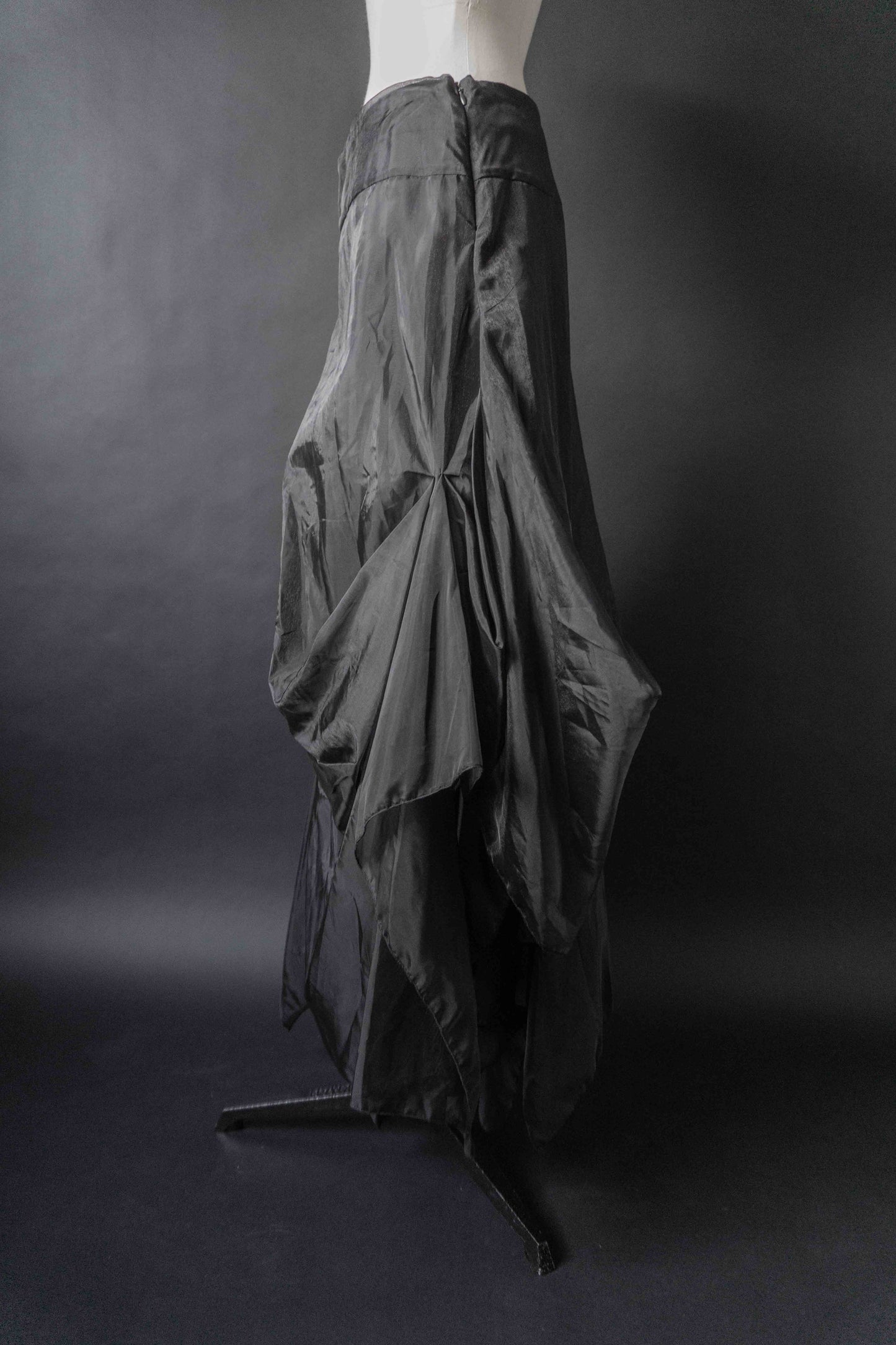 Y2K Avantgarde Maxi Rock aus Organza mit Drapierungen, S–M theplaincircle vintage