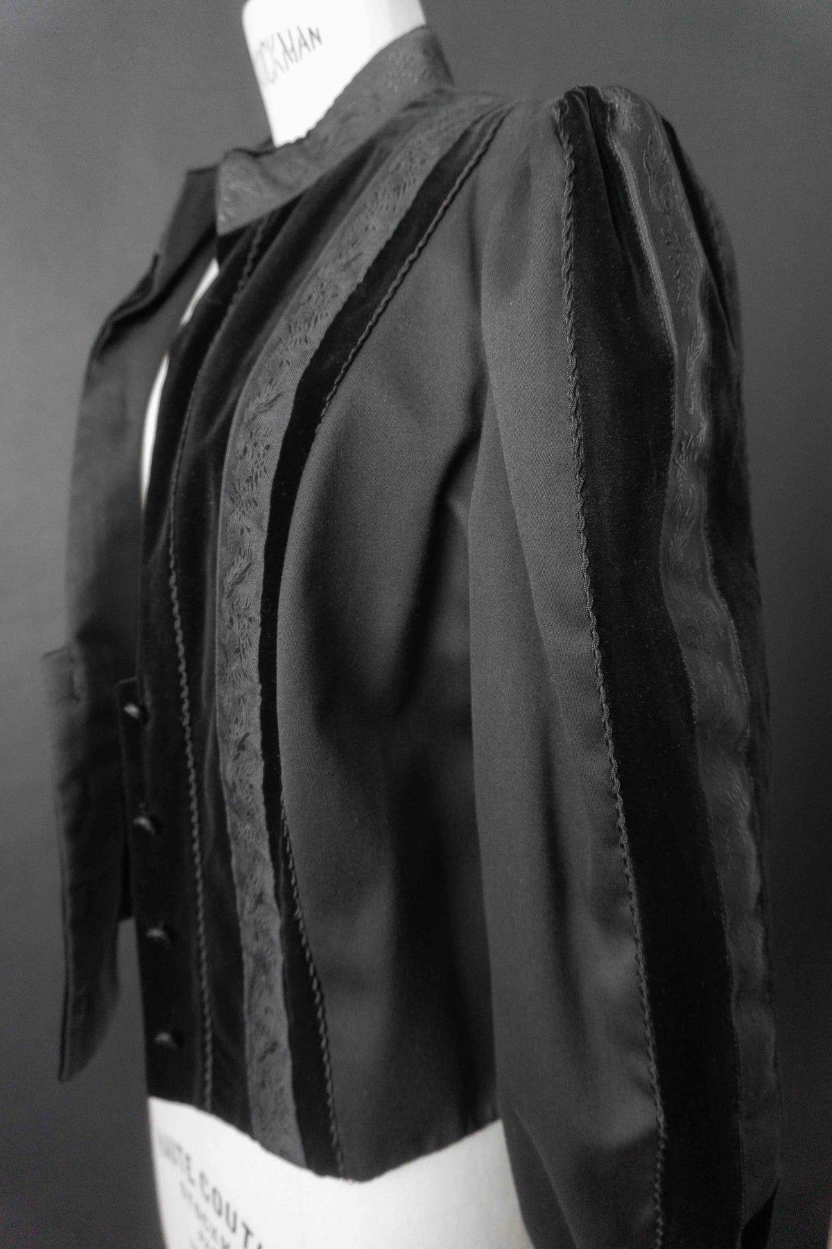 Vintage Dark Folklore Blazer aus Wolle und Samt, M–L