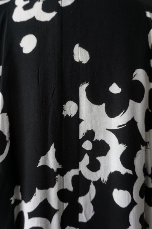 Schwarz-weiße Vintage Blusenjacke mit grafischem Blütenprint, M-XL