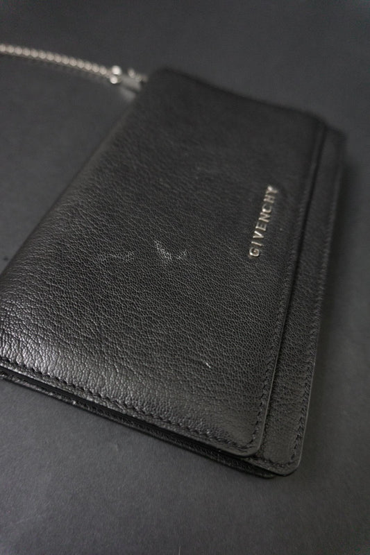 Givenchy Pandora Wallet on Chain aus Leder in Schwarz mit silberfarbener Kette