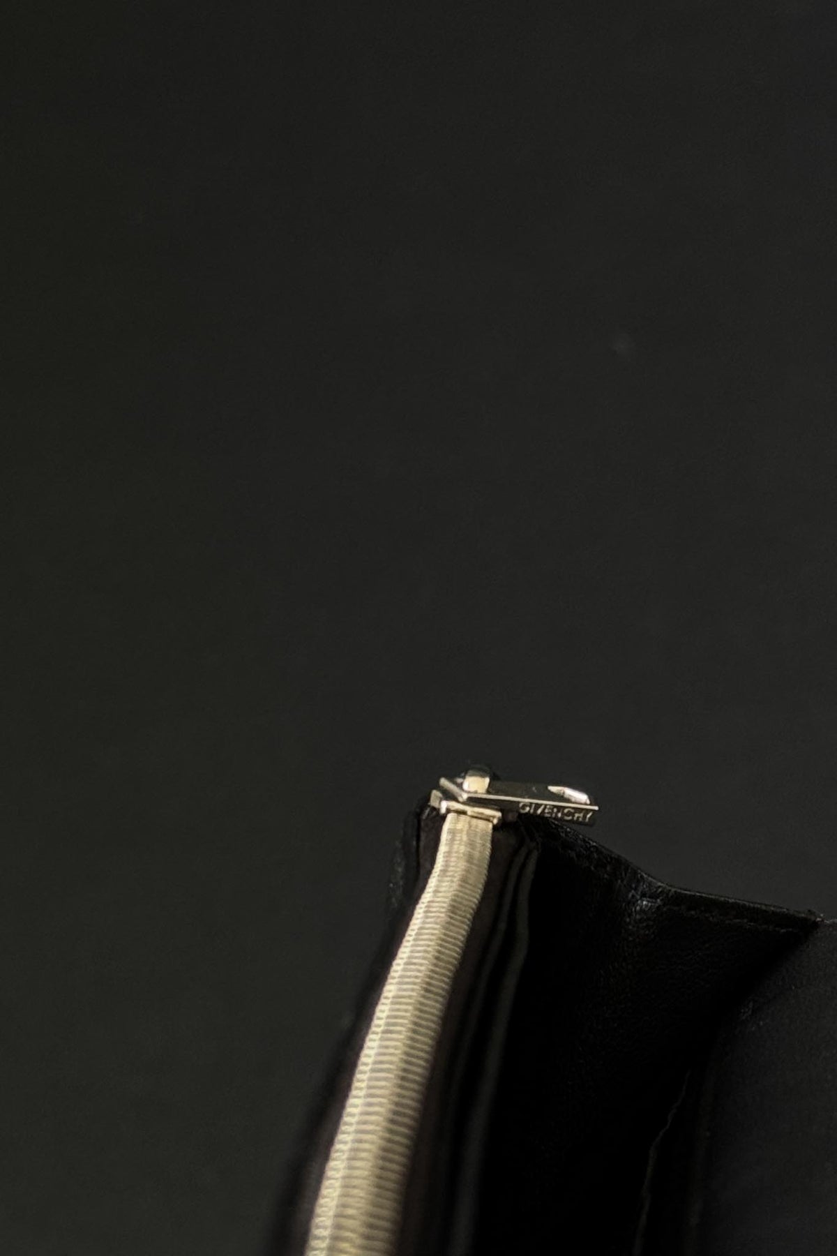 Givenchy Pandora Wallet on Chain aus Leder in Schwarz mit silberfarbener Kette