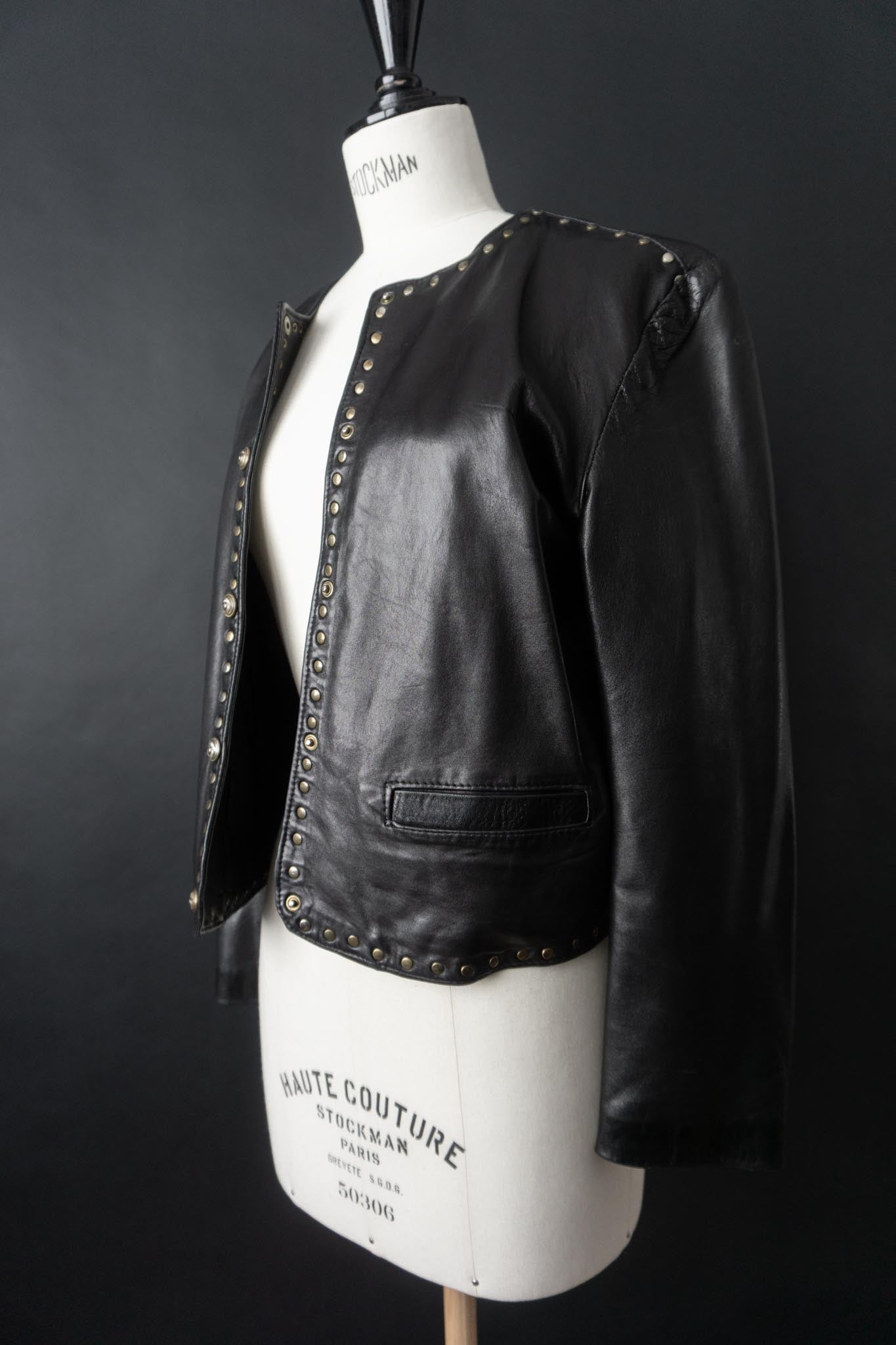 Vintage 80s Nieten Lederjacke, Cropped und boxy, S–M