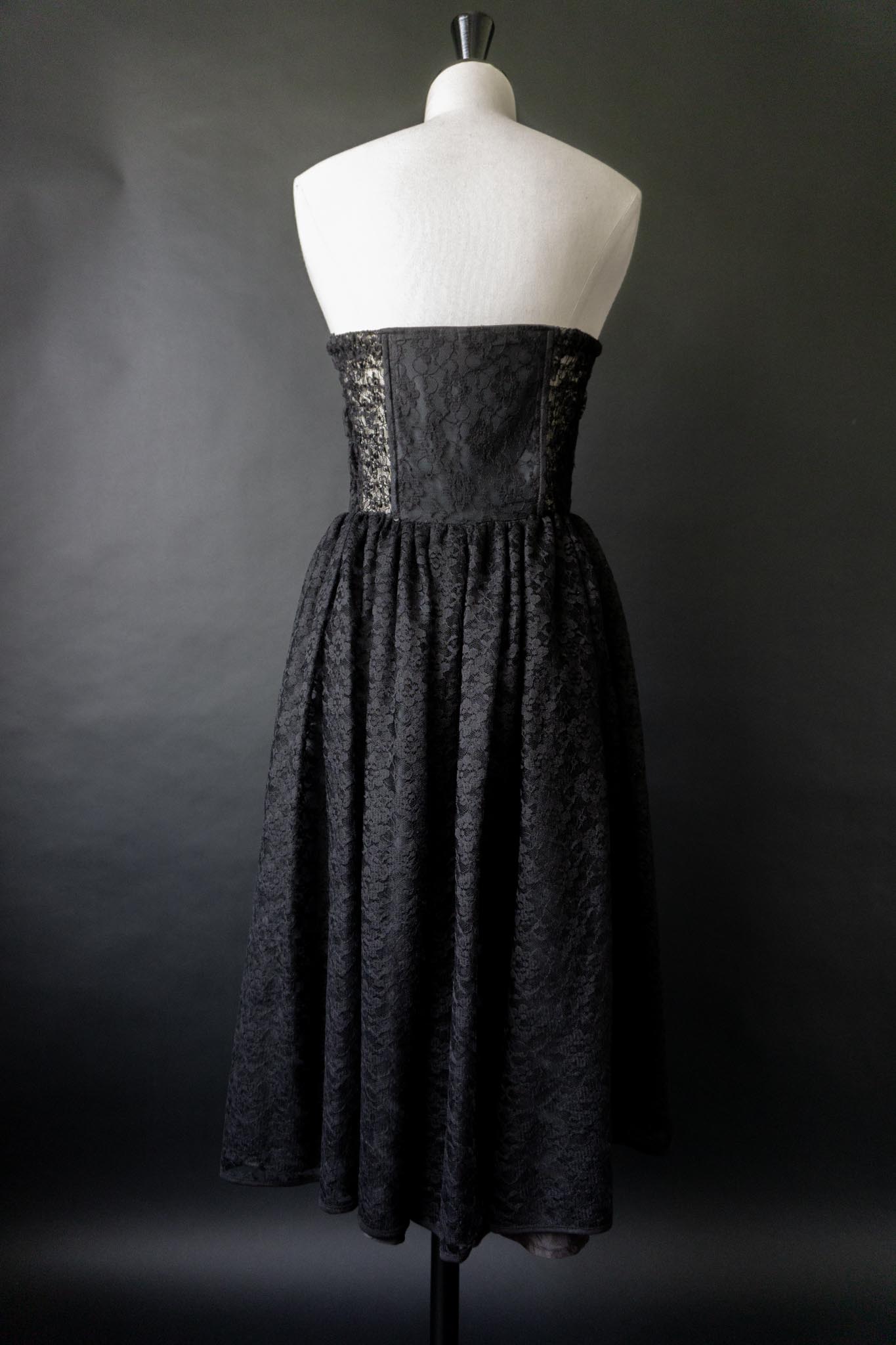 Vintage 80s Spitzenkleid mit Korsagenoberteil, XS–S