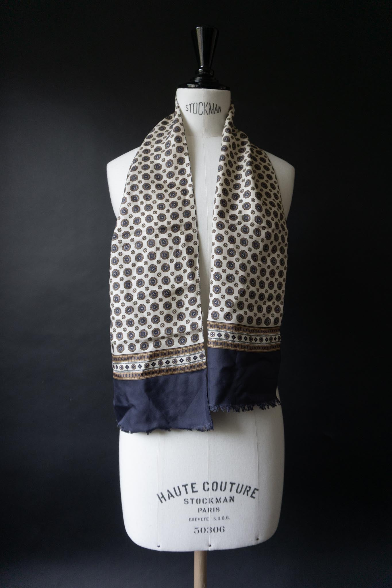 Vintage Seidenschal mit Paisley-Muster in Creme und Dunkelblau