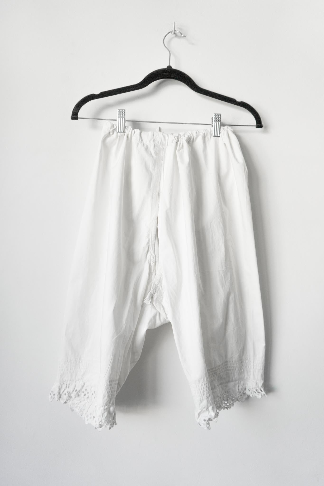 Antike Bloomer Shorts mit Lochstickerei, M–XXL