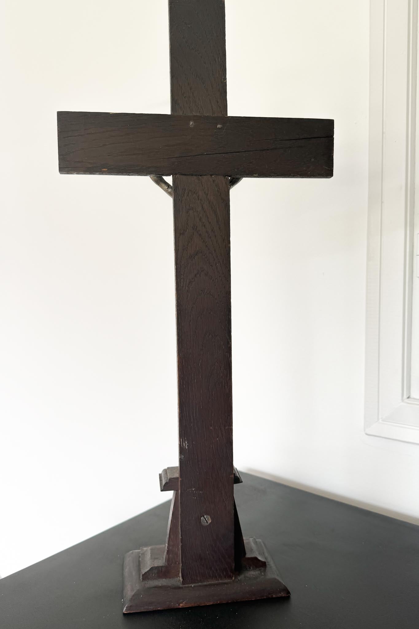 Vintage Standkruzifix aus Holz mit Metallkorpus