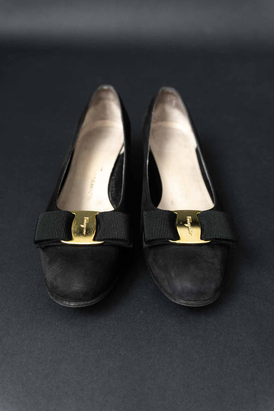 Salvatore Ferragamo Vara Ballerinas schwarz mit goldener Schleife Logo Gr. 37