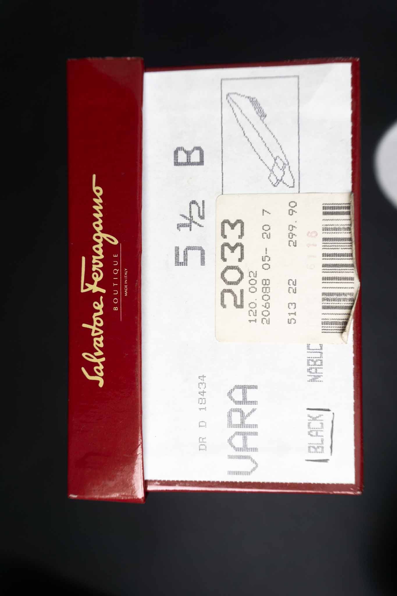 Salvatore Ferragamo Vara Ballerinas schwarz mit goldener Schleife Logo Gr. 37