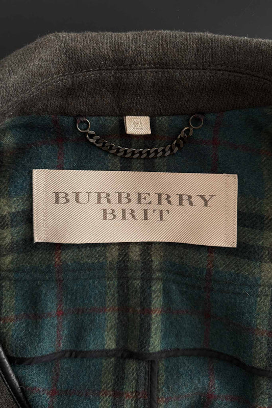 Burberry Brit Vintage Wolljacke Vorderansicht mit Goldknöpfen