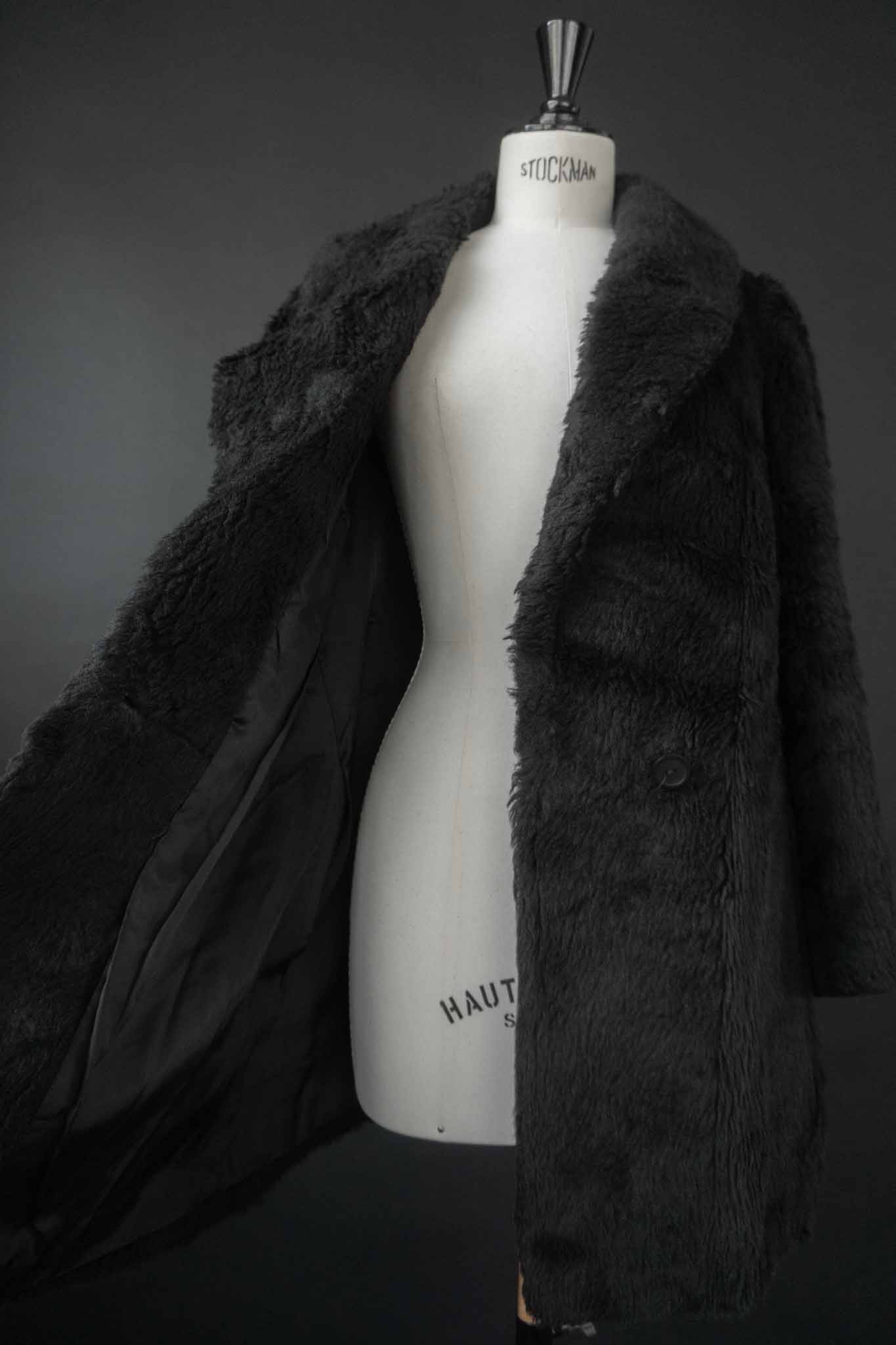 Vintage 70s Fake Fur Mantel in Schwarz – weiches Kunstfell, theplaincircle vintage