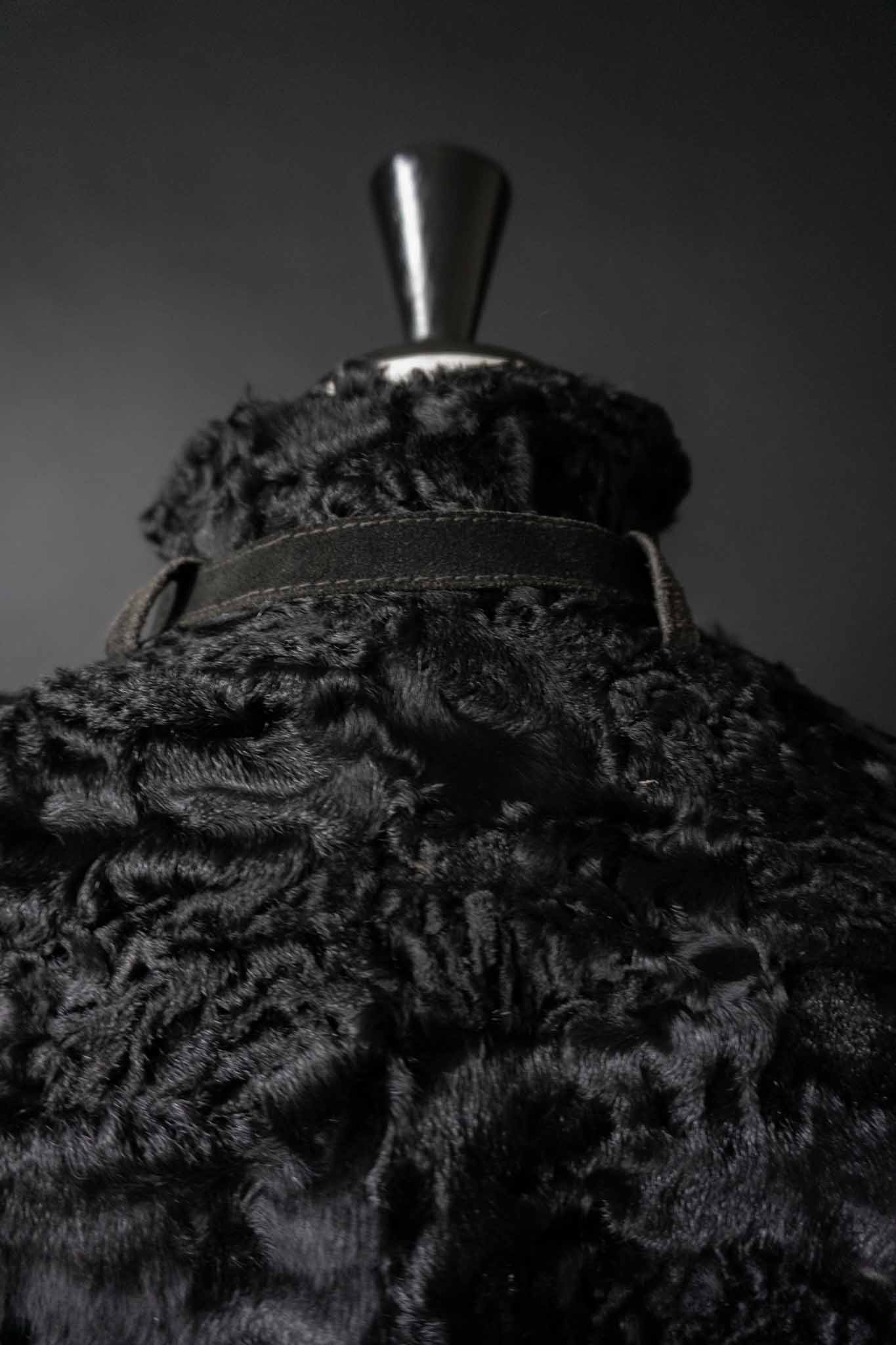 Vintage Lammfellmantel 70s Schwarz, S–M theplaincircle vintage