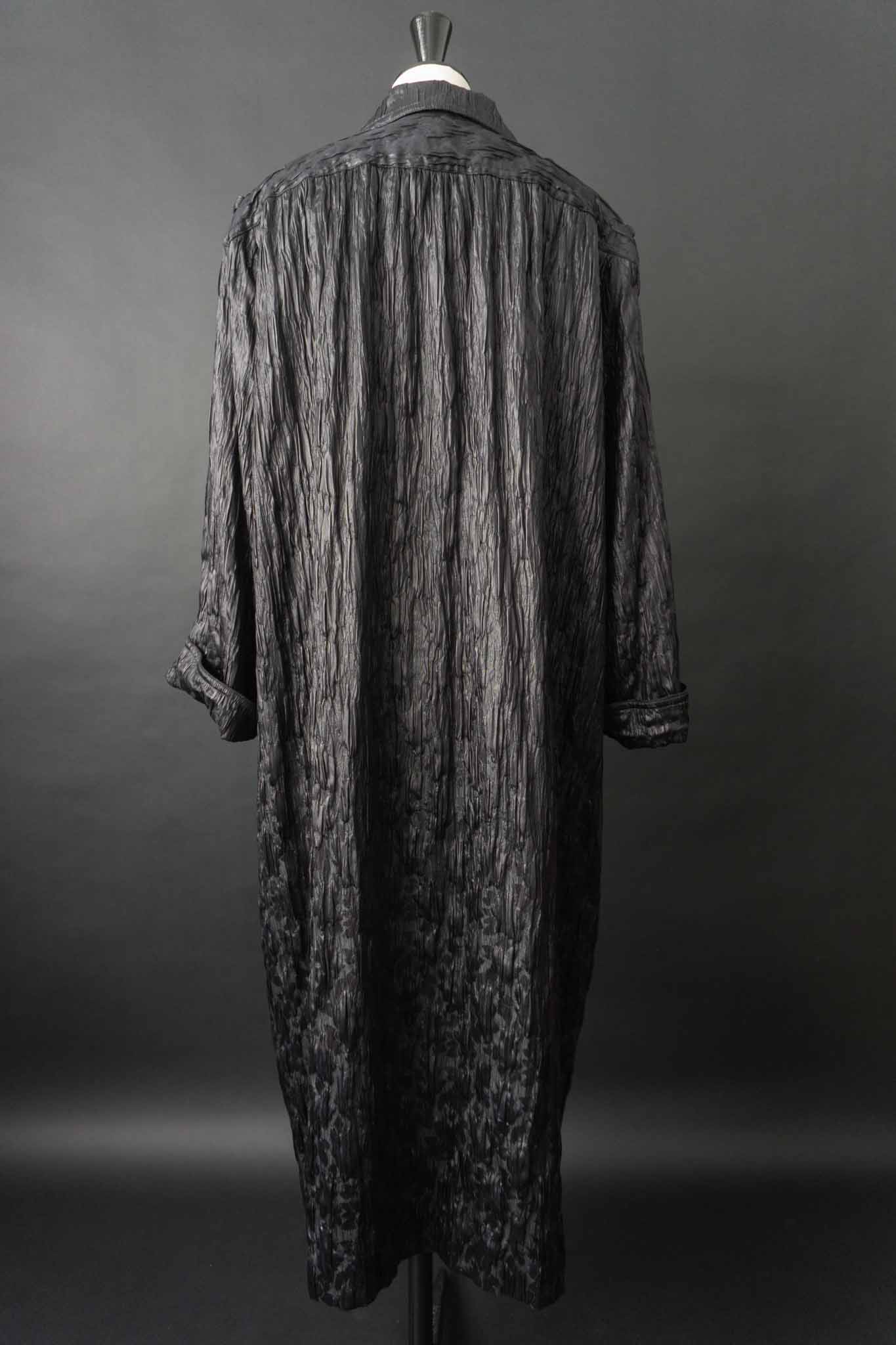 Schwarzer strukturierter Vintage-Mantel mit Gürtel von Werner Graumann