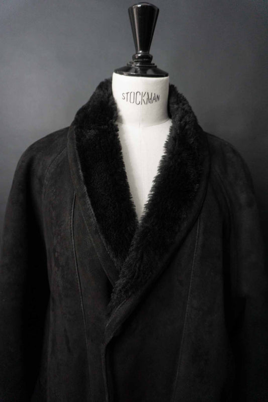 Schwarzer Vintage Shearling Lammfellmantel aus echtem Lammfell mit schwarzem Innenfutter