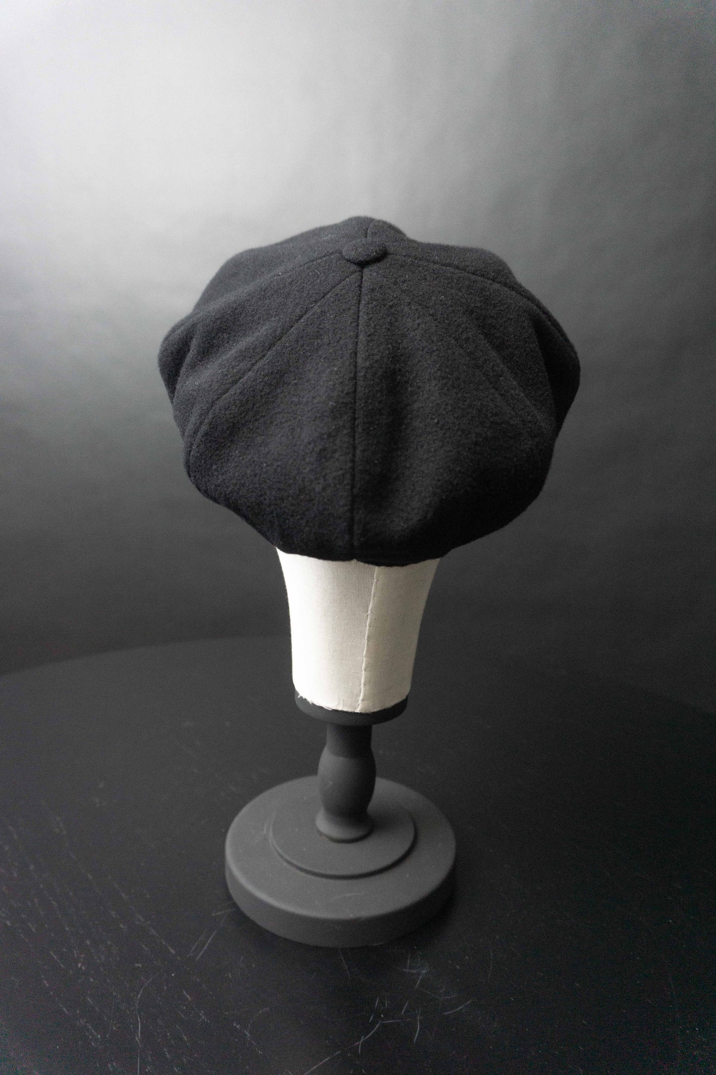 Handmade Schiebermütze aus Amsterdam, Schwarz, M theplaincircle vintage