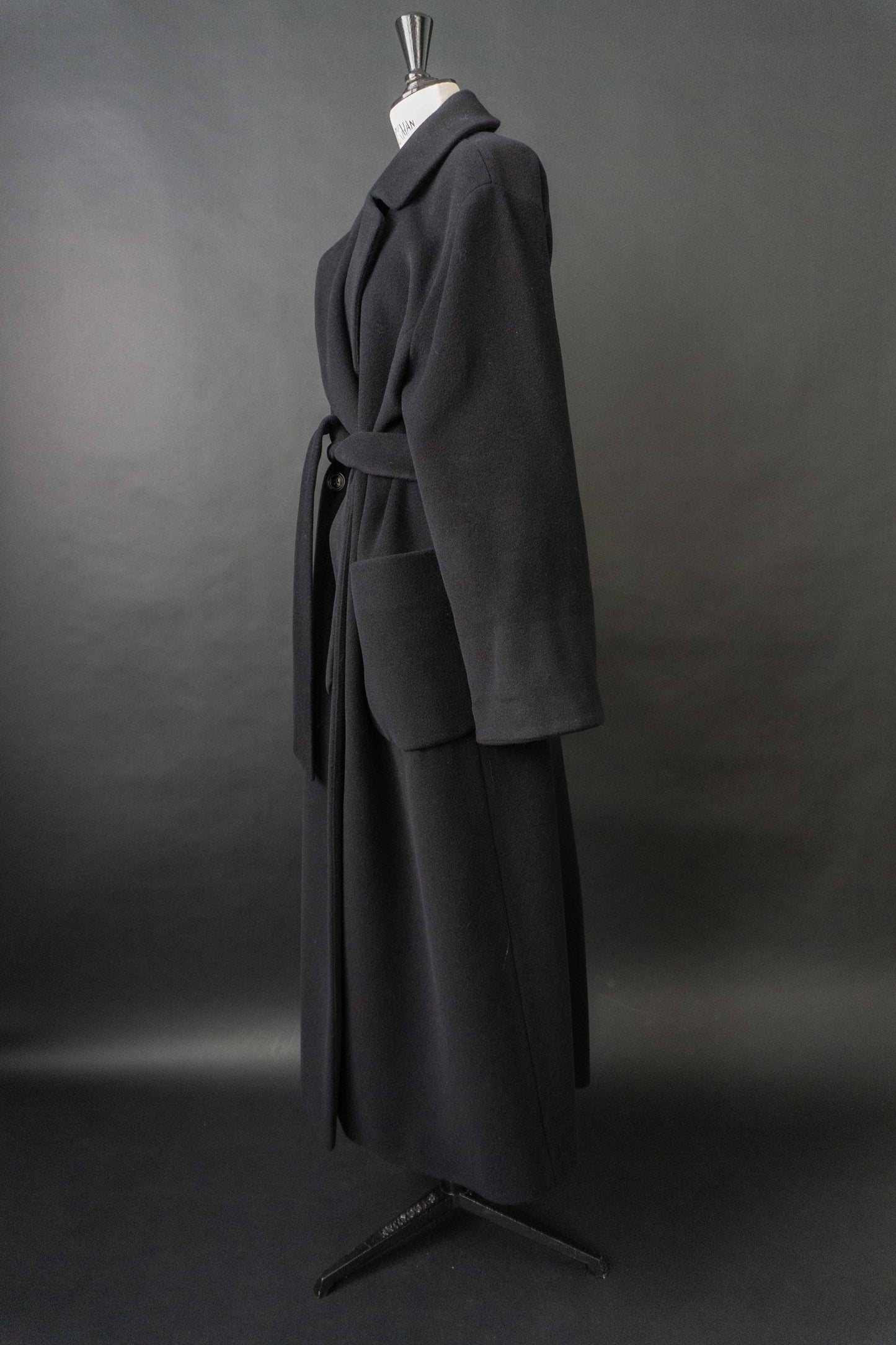 Schwarzer Vintage Windsor Wollmantel mit Gürtel in Maxi-Länge aus Wolle und Angora