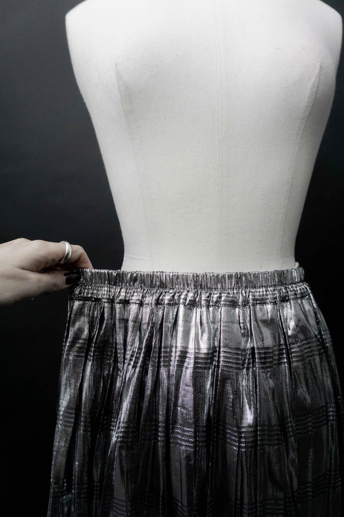 Vintage Faltenrock Silber Houndstooth, S–M theplaincircle vintage