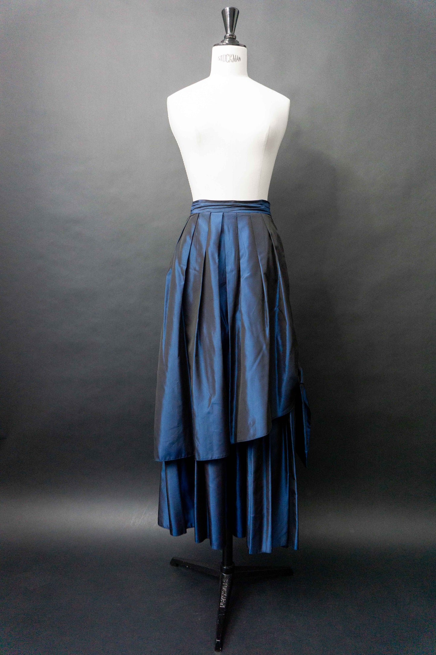 viktorianisch inspirierter Vintage Rock blau schimmernd Seitenansicht