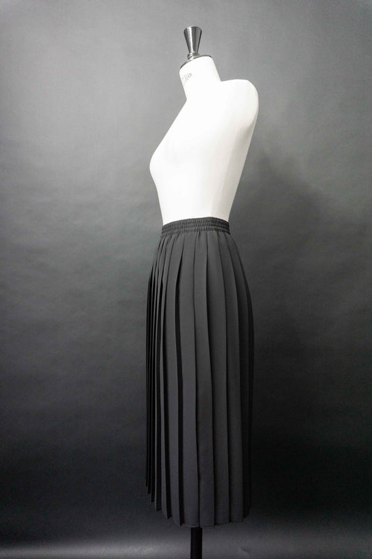 Vintage Faltenrock, Corporate Goth, M–L theplaincircle vintage