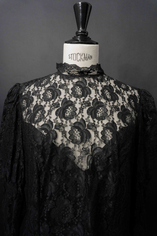 Schwarze Gothic Vintage Spitzenbluse aus den 80ern mit Stehkragen