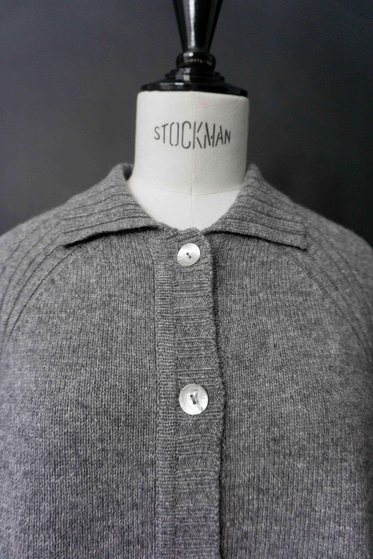 Vintage Strickjacke aus Wolle, Angora & Kaschmir mit Perlmuttknöpfen