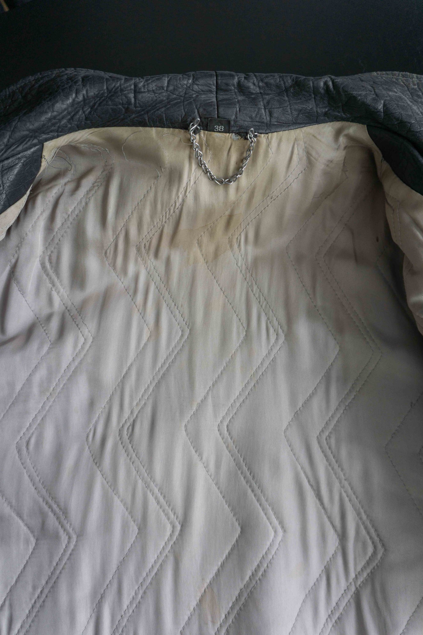 Vintage 80er Lederjacke schwarz mit Krokoprägung und starken Schultern