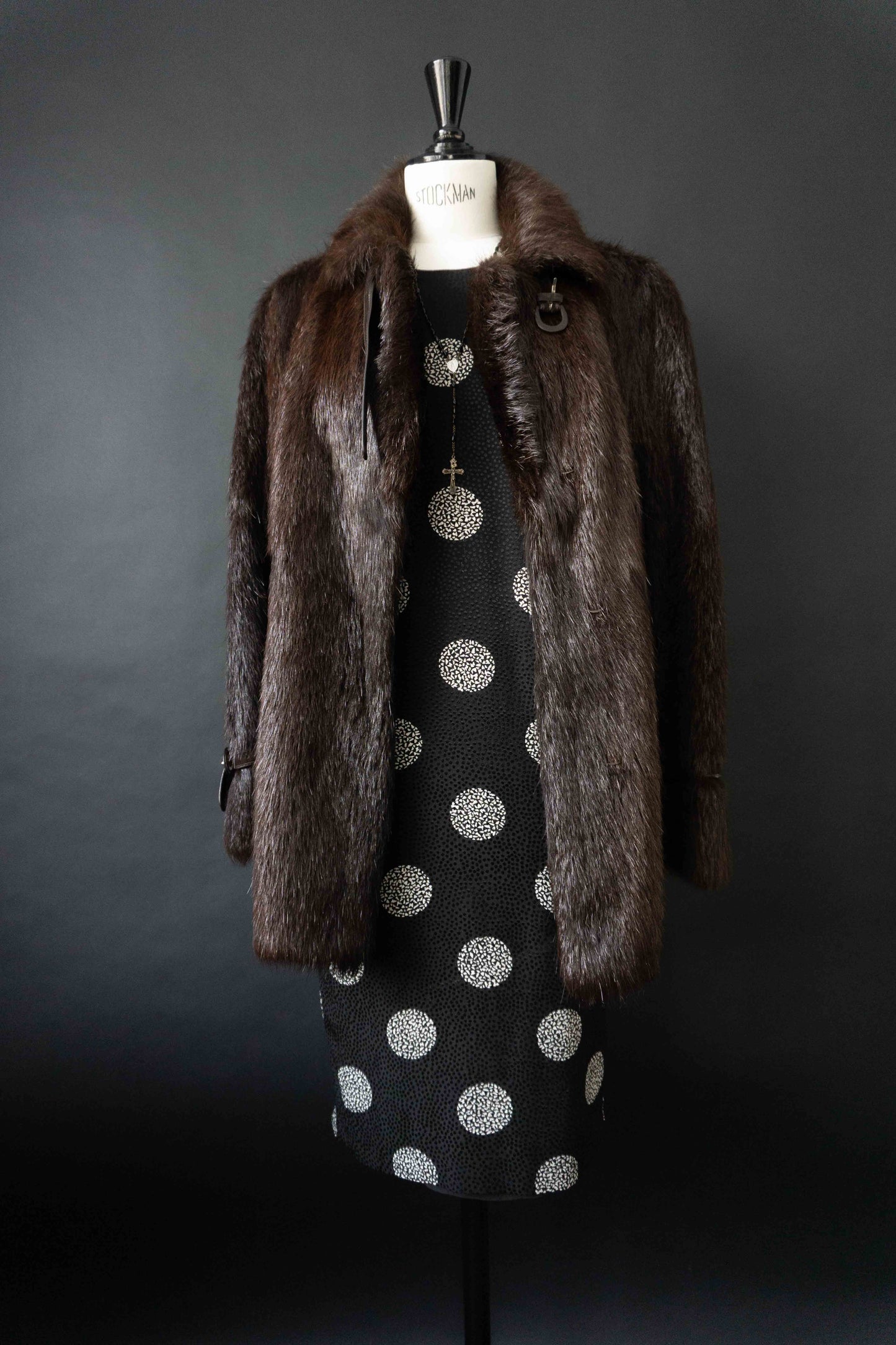 Schwarzes Louis Féraud Seidenkleid mit weißem geflocktem Print