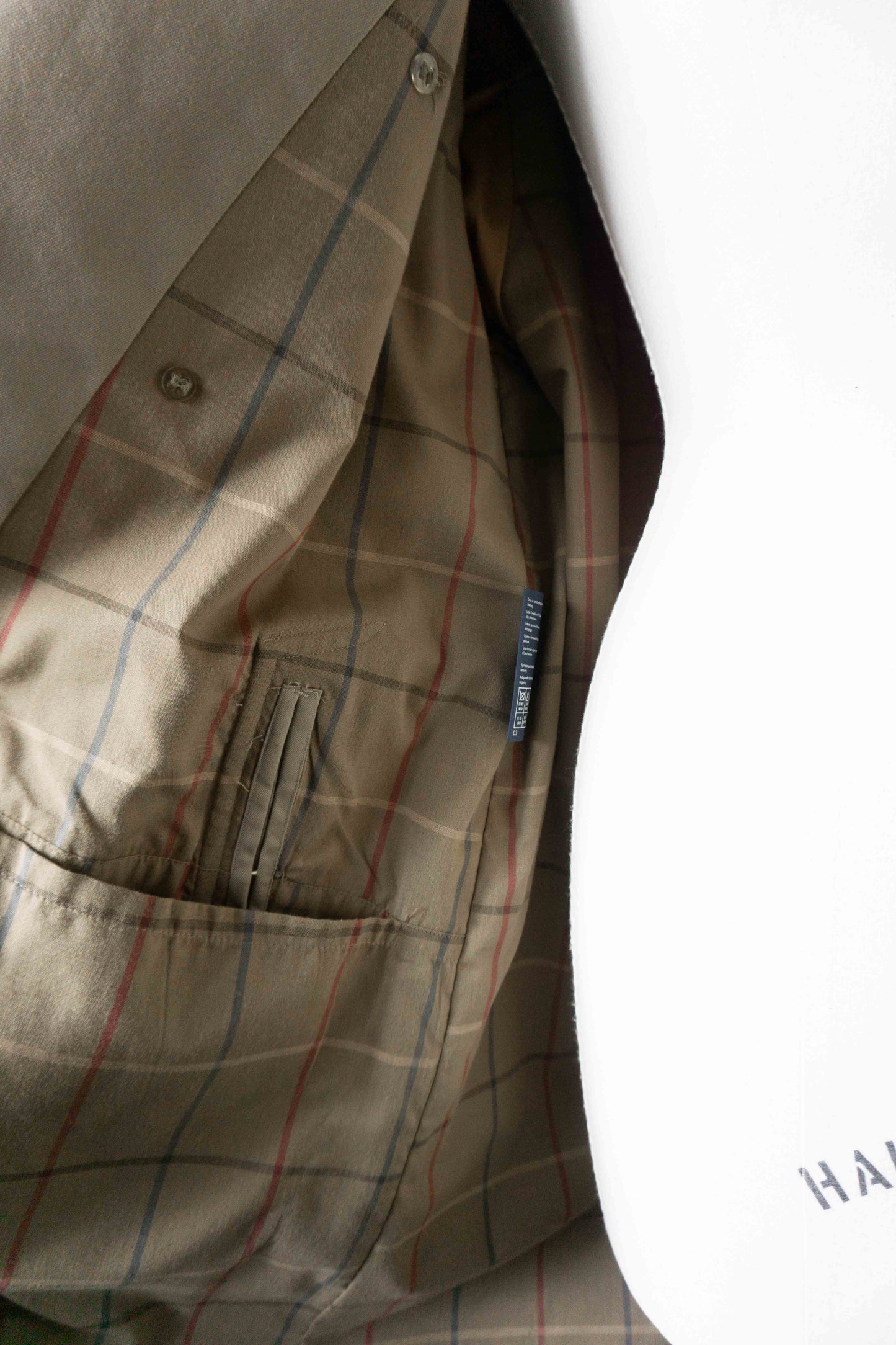 Burberrys Vintage Trenchcoat Made in England in Beige mit Gürtel und klassischem Karofutter